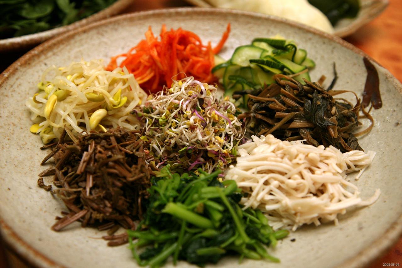 File:Korean food-Bibim ssambap ingredient-01.jpg - Wikipedia, the free ...